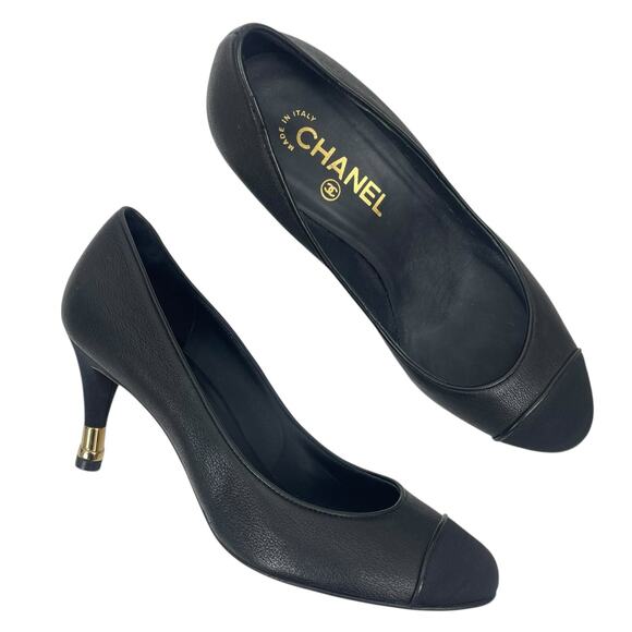 Chanel CC Logo Gold Tipped Heel Cap Toe Leather Pump Black Size 38 - Picture 2 of 10